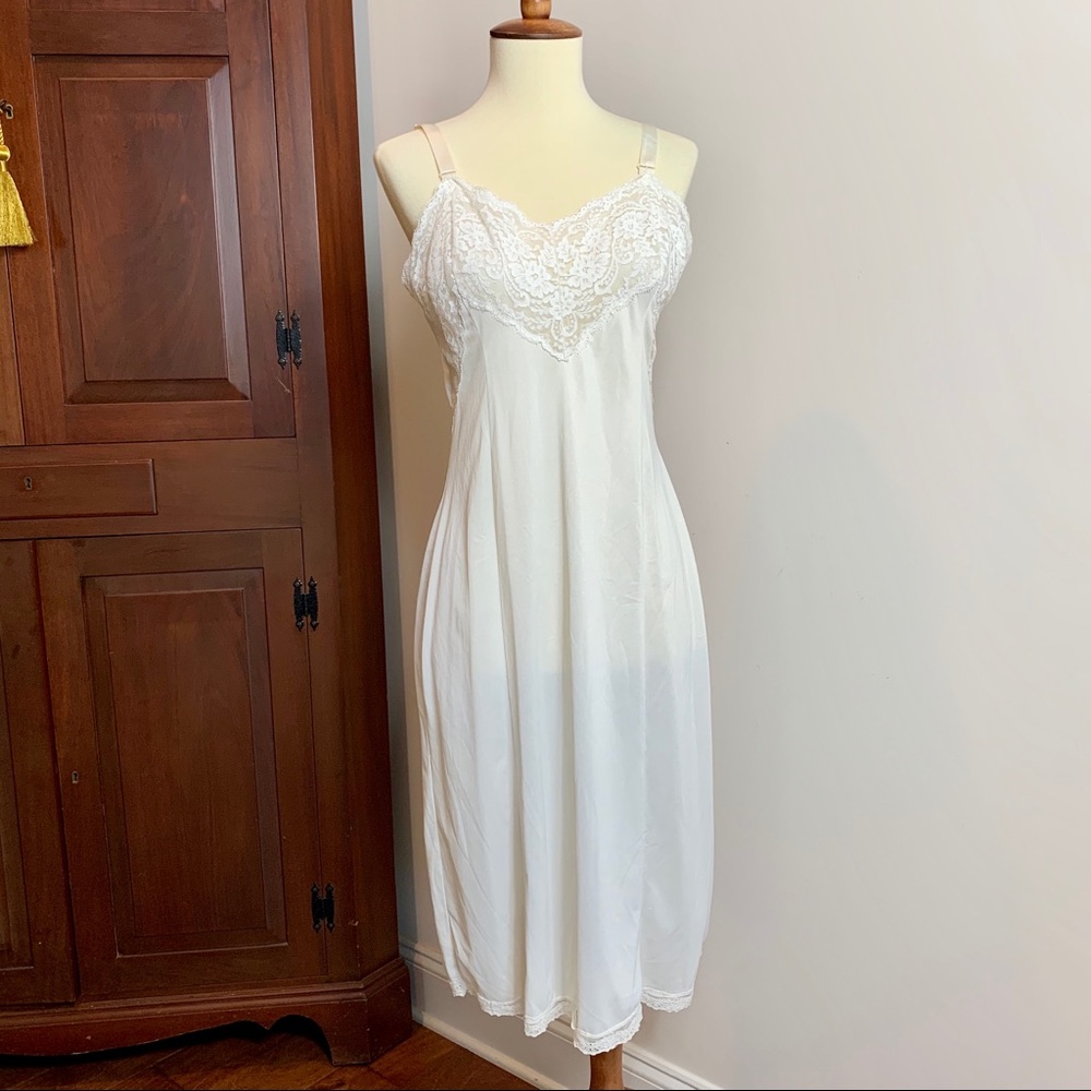 Vtg Wonder Maid Lord & Taylor off white nylon slip